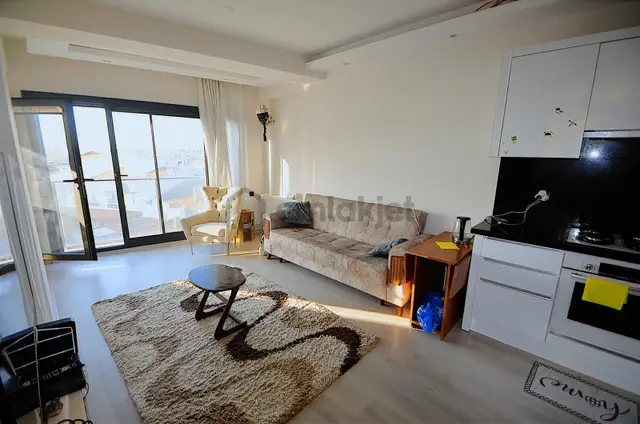 Karşıyaka Merkezde Otoparklı Yeni Binada Eşyalı 2+1 Daire 4