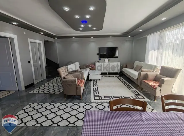 Re/max Mavi'den Müstakil Bahceli Havuzlu Mut. Ayrı Köşe Villa 3