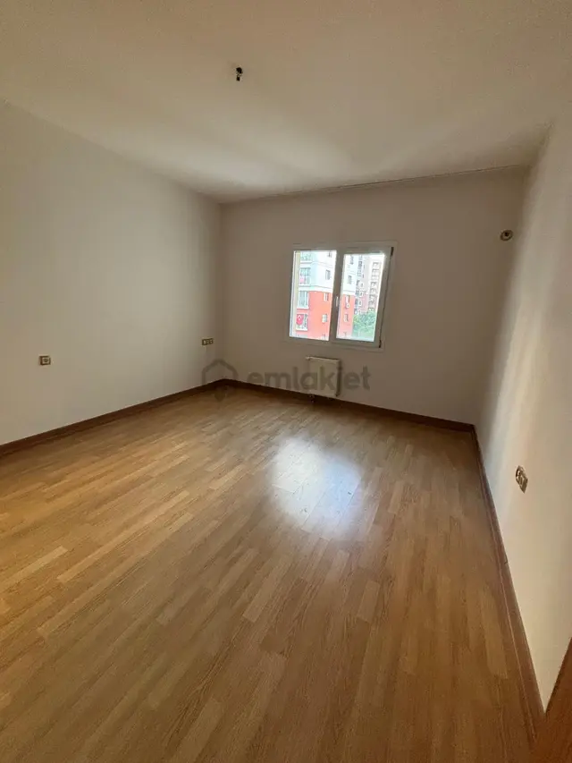 Emlak Konut'dan 2.etap Ara Kat 2+1 Yıllık Kiralık Daire 3