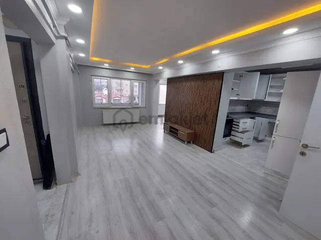 Re/max Dan Adapazarı Tek Yokuşunda Yenilenmiş 3+1 Satılık Daire 2