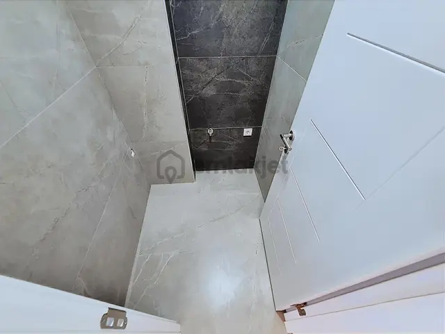 Deluxe 26 'dan Nezih Muhit İcadiyede Teraslı 3+2 180 M2 Dublex 2