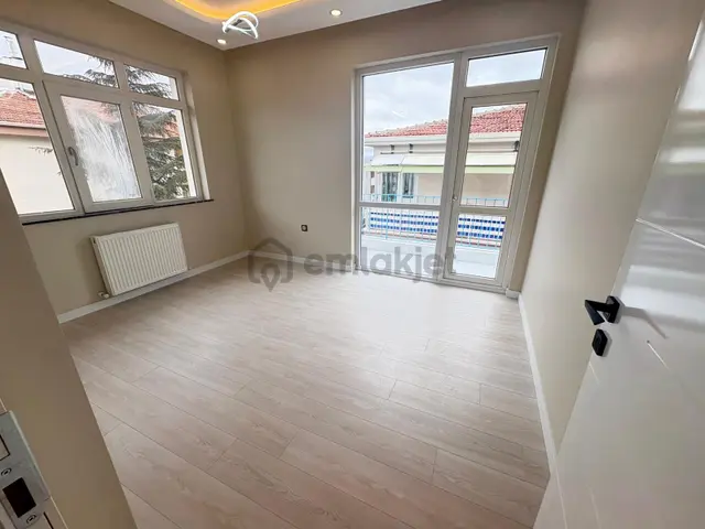 Göral Emlak Name Sok. Ön 3+1+2 Banyo Yeni Full Yapılı 3.kat Boş 3