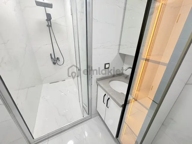 Göral Emlak Name Sok. Ön 3+1+2 Banyo Yeni Full Yapılı 3.kat Boş 2