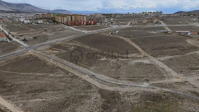 Emin Emlak'tan Yeni Niğde Evlerine 750 Metre Uzakta 653 M2 Arsa 4