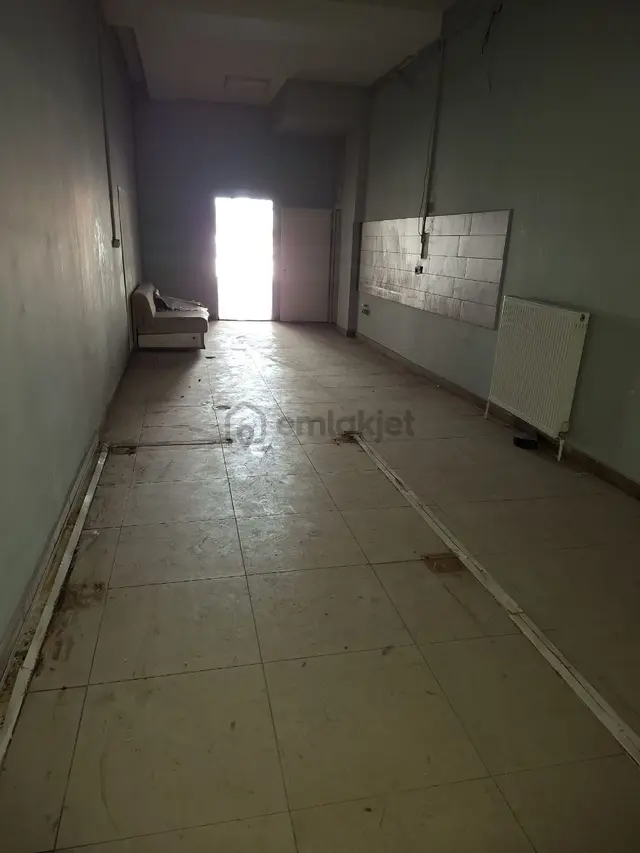 Yıldızevlerde Mükemmel Konumda Geniş Dükkan 4