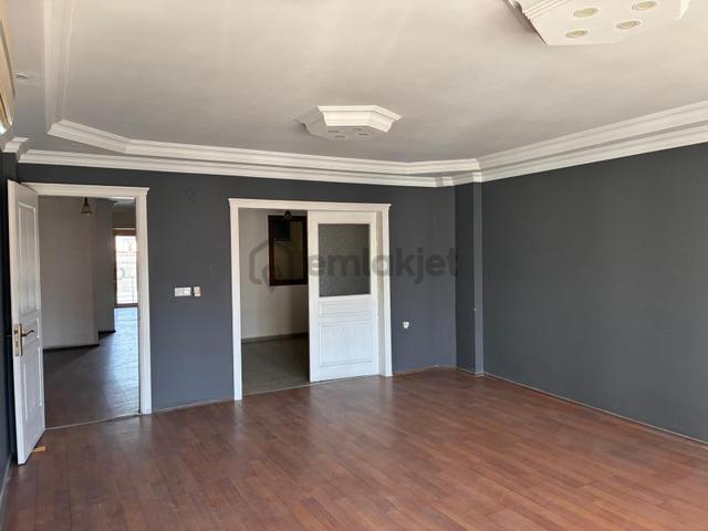 Kuşadası Merkez Çarşıda Kiralık Büro / İşyeri 3