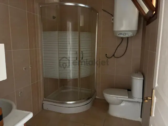 Kuşadası Merkez Çarşıda Kiralık Büro / İşyeri 5
