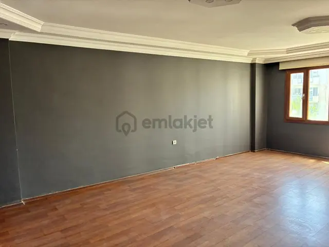 Kuşadası Merkez Çarşıda Kiralık Büro / İşyeri 4