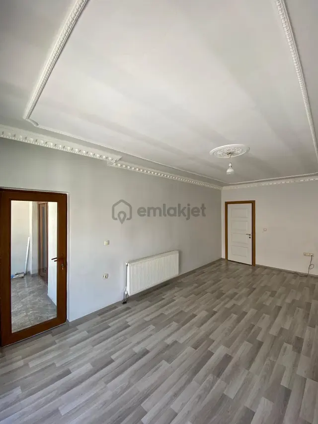 Alipaşa Mahallesi Suvaroğlu'nda Satılık Geniş 4+1 Daire 5