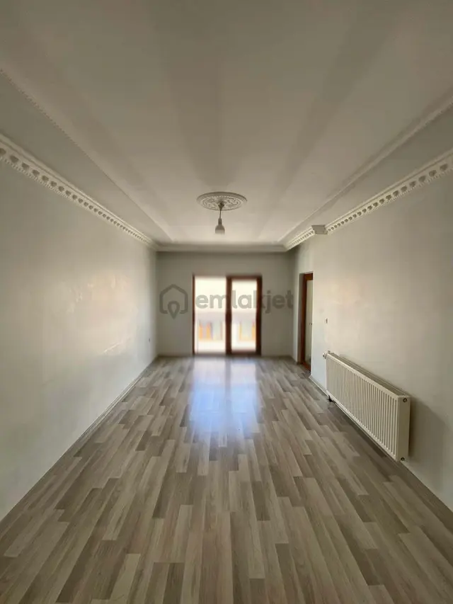 Alipaşa Mahallesi Suvaroğlu'nda Satılık Geniş 4+1 Daire 4