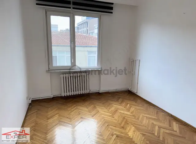Valikonağı Caddesi'nde; 100m2 Bakımlı, Aydınlık 3+1 Köşe Daire: 3