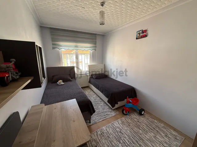 Konya Ereğli Cahı Mahallesinde 3+1 2.kat Çarşı Mevkii 3