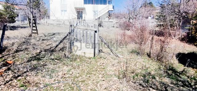 Keçiören Bağlum 0.40 Emsal -içinde Koyteyner Evi Olan- Villa Par 5