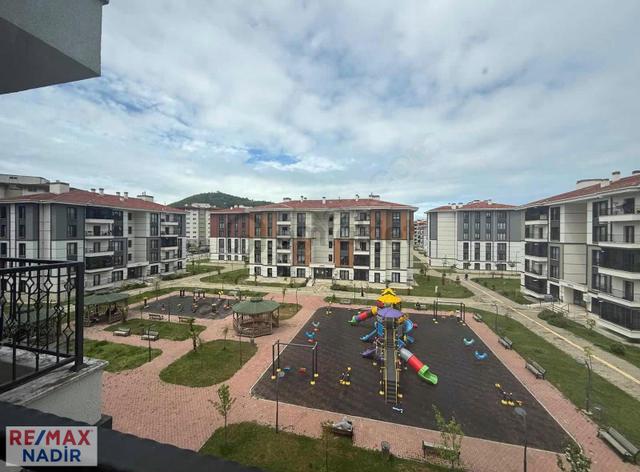 Re/max Nadirden Aksu 3. Etap Tokide Merkezi Konumda Ferah 2+1 4