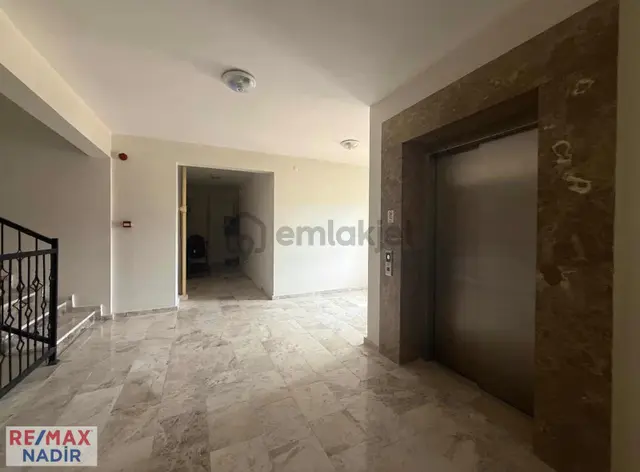 Re/max Nadirden Aksu 3. Etap Tokide Merkezi Konumda Ferah 2+1 3