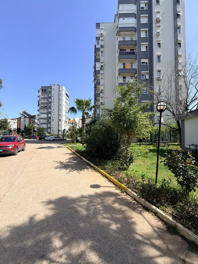 Meydankavağında Site İçi Tramvaya Yakın Manzaralı Geniş Arakat 1