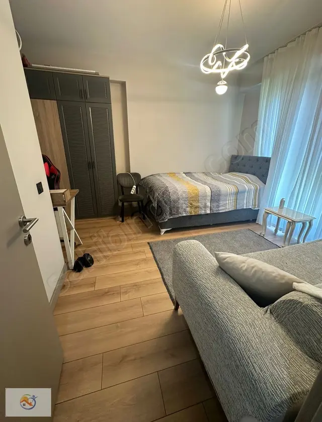 Zeytinburnu Meydan Evlerinde 2+1 Bahçe Katı Satılık Daireler 3