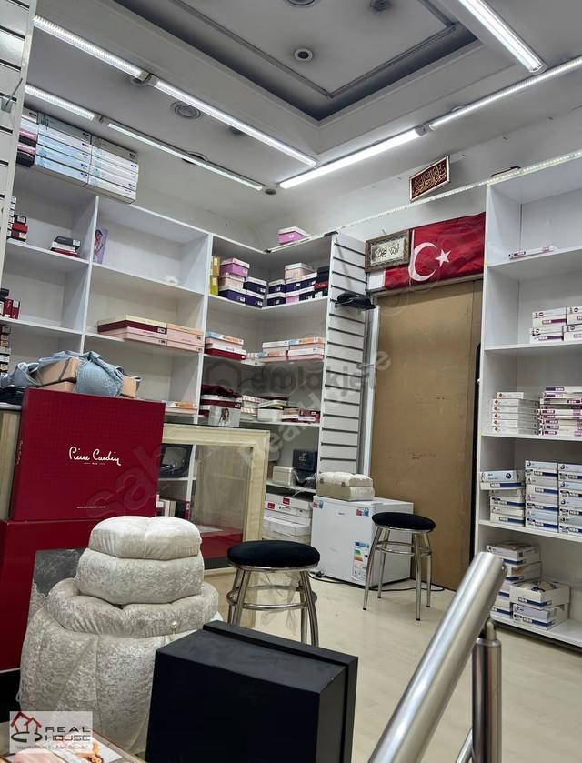 Mahmutpaşa'da Satılık 3 Katlı, 60m² Mağaza Dükkan 3