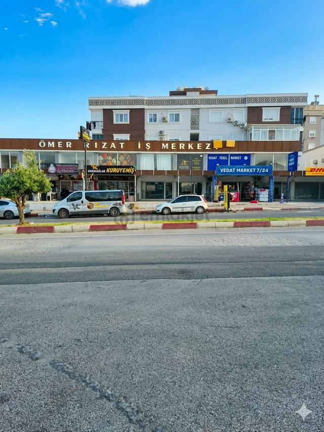 Hastane Caddesi Üzerinde Geniş Kullanım Alanlı Dükkan 3