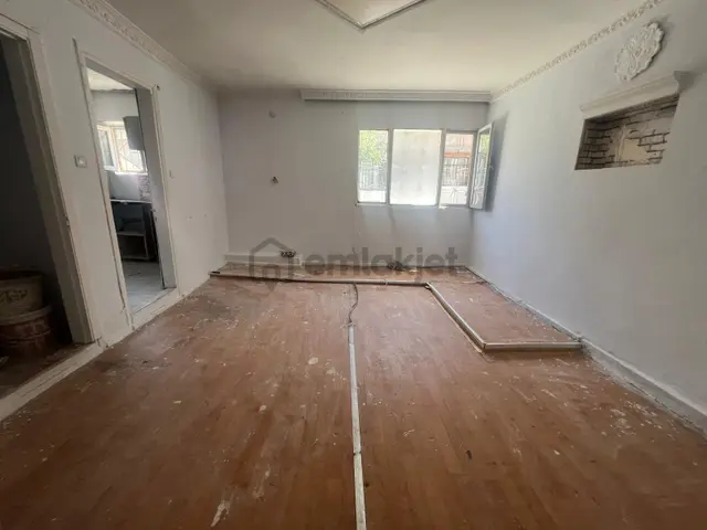 Konak İsmetpaşa Mah.de 2+1 95m2 Giriş Katı Klasik Kiralık Daire 3