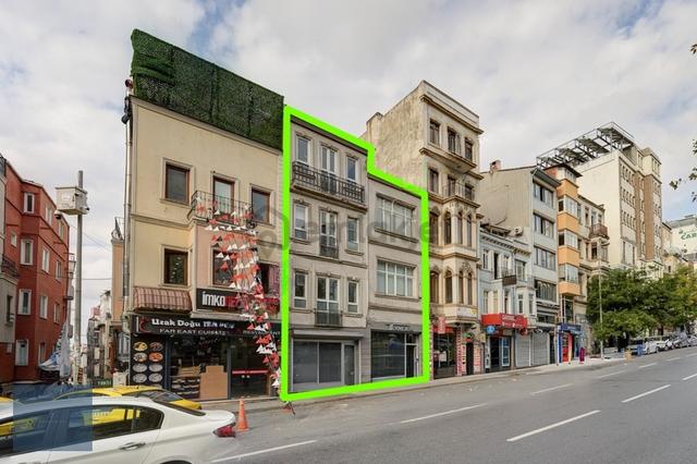 Beyoğlu'nda Geniş Arsalı Yenileme Potasiyali Yüksek İki Bina 1
