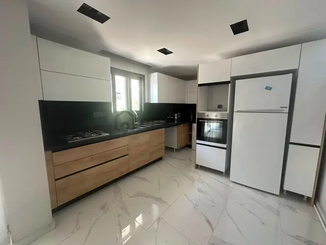 Deniz Manzaralı Eşyalı Tripleks Özel Havuzlu Villa 4