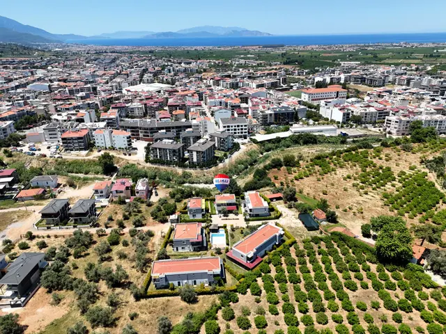 Havuzlu, Güvenlikli, Otoparklı Site Geniş Bahçeli Yeni 2+1 Villa 3