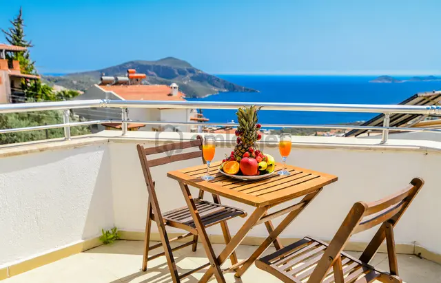 Kalkan'da Özel Havuzlu İmarlı (3+1) Belgeli Tripleks Villa 4