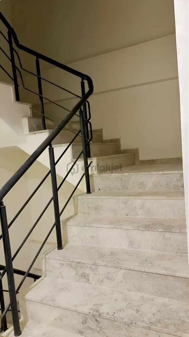 Çiğli Anadolu Caddesi Yanı Havuzlu 3+1 Kiralık Daire 3