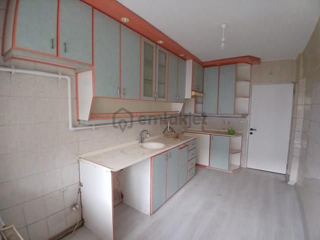 Ender Uysal Gayrimenkulden Bursa Caddesine Yakın 2+1 Asansörlü Arakat Geniş Kiralık Daire... 3