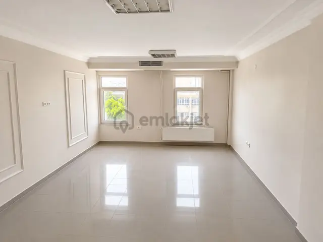 Satılık Şehrin Merkezinde Akplaza Bakımlı Ofis-büro I 120m2 2