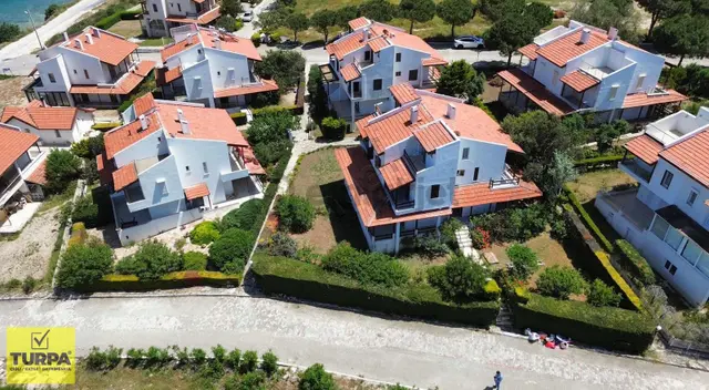 Çeşme'de Site İçinde Deniz Manzaralı 4+1 Villa 2