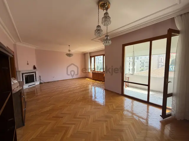 Feneryolu Kapalı Otoparklı Bahçeli Satılık 3+1 Daire / Kiracısız 3