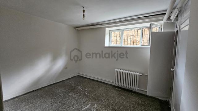Arel'den Gençlik Cadde Üstü Kot-1'de Geniş M.ısıtma 2+1 Daire 5