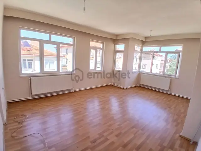 Akçay Emlak'tan Akşehir Atatürk Ortaokulu Civarı Doğalgazlı Kiralık 3+1 Daire 5