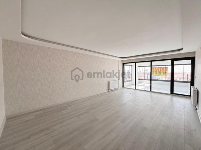 Barut'tan Cadde Üzeri Güney C. Manzaralı 4+1 Site Dairesi 8. Kat 4