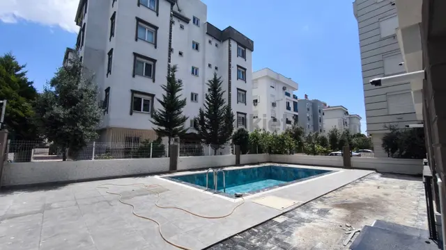 Gebizli'de Havuzlu Satılık 1+1 Katta 3