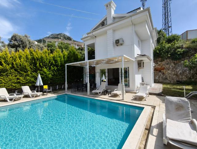 Stop'tan Ölüdeniz Ovacık’ta Satılık Havuzlu Triplex Villa 4