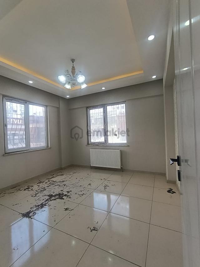 Acilin Karşısında Satılık 2+1 Sıfır Gibi Daire 4