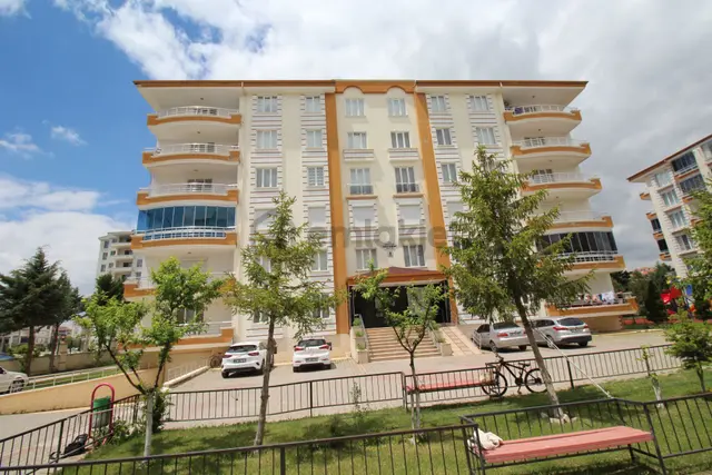 Aksaray Nakkaşda Site İçinde Parka Cephe Satılık 2+1 Geniş Daire 2