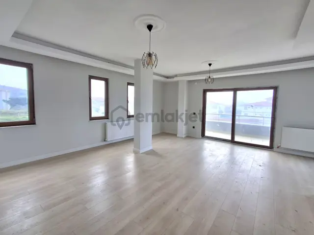 Erdek'te Deniz Manzaralı 4 Daireli Komple Satılık Bina 5