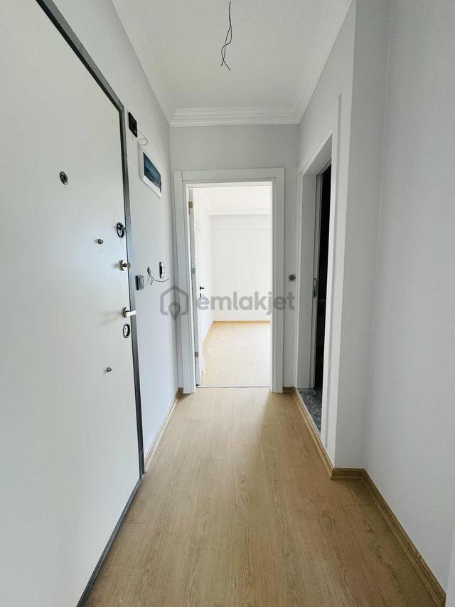 Asil Emlak'tan Muradiye'de Site İçi Havuz Cepheli 1+1 Ara Kat 5