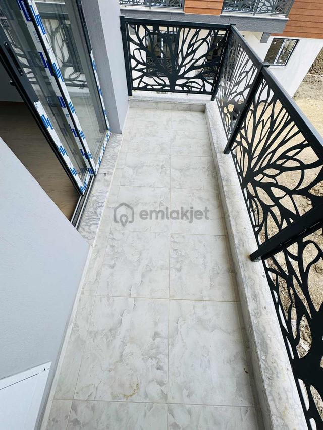 Asil Emlak'tan Muradiye'de Site İçi Havuz Cepheli 1+1 Ara Kat 4