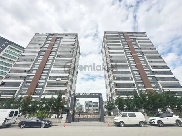 Ovacıkta Site İçerisinde Teras Balkonlu Ön Cephe Kök Tapu 4+1 2