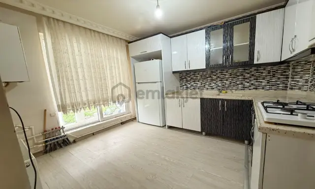 Özgürlük Caddesinde Asansörlü Yeni Bina Ebevyn Banyolu Boş Daire