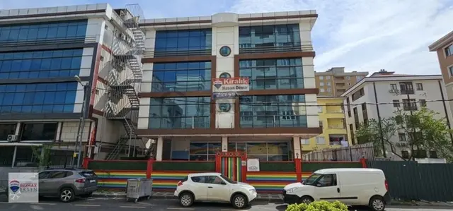 Şerifali De 1315 M² Kiralık Plaza 1