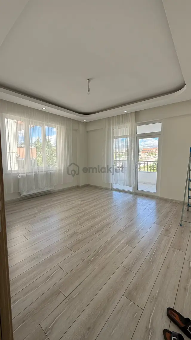 Öz Gaye Emlaktan Develi Bahçelievler Mahallesi Ana Cadde Üzerinde Satılık Daire 2