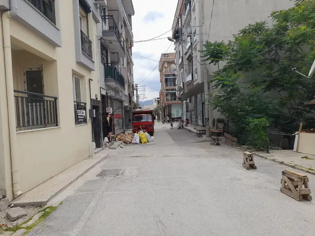 İzmir Buca İnönü Mah. Otokent E Yakın Depo Olmaya Müsait Yer 3