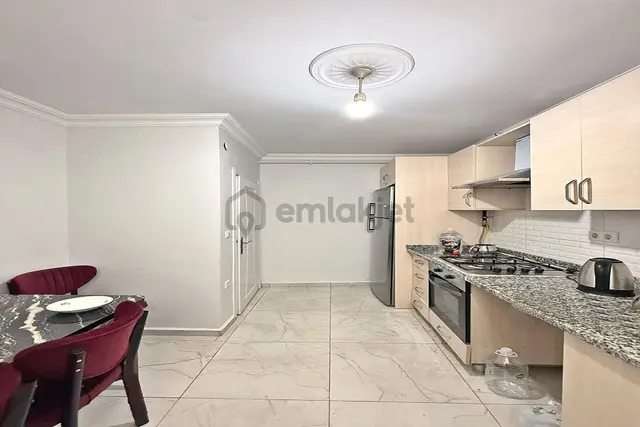 Bahçeşehir'in Dibinde Cadde Üzeri Satılık 2+1 Bahçe Katı Daire 3