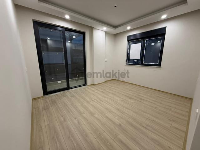 V.karşıyakada Mükemmel Konum Daire İskanlı Sıfır 2+1 3